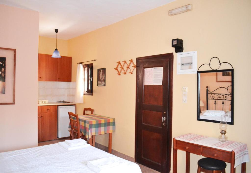 Avlitis Apartment Ermoupoli Room photo